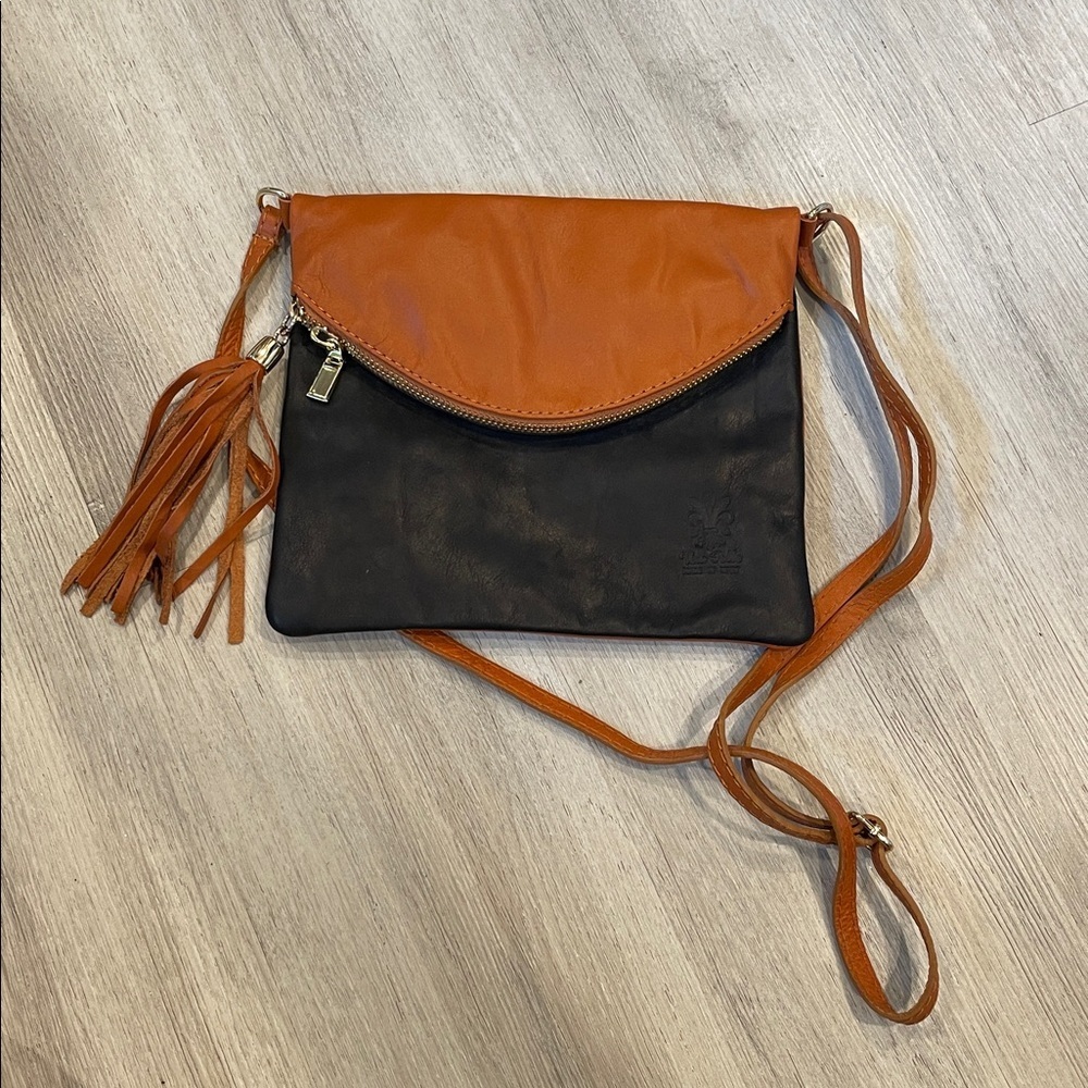 Vera Pelle Made in Italy Black and Tan Leather Crossbody Bag